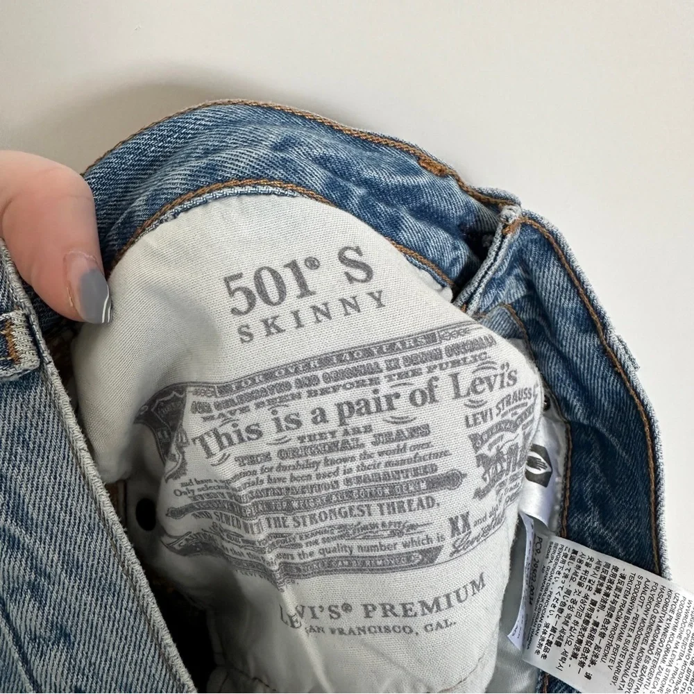 Levi’s • 501 Distressed Cut Off Denim Shorts - Picture 10 of 10